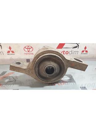 Сайлентблок переднього нижнього важіля правий 4807530040 lexus is 2005-2013