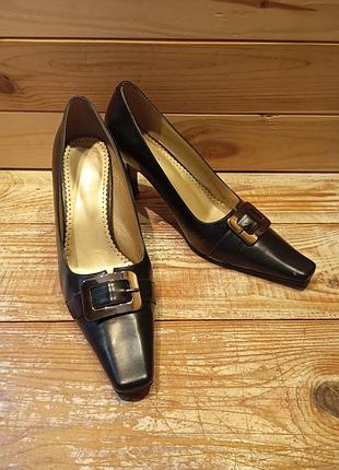 Красивые туфли 37 р