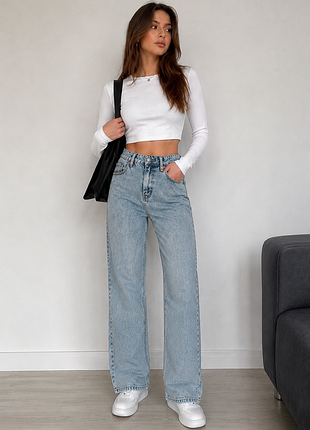 Светлые wide leg джинсы прямого кроя