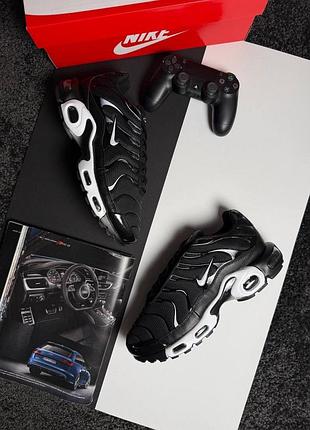 Nike air max plus black white