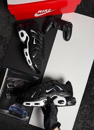 Nike air max plus black white 5