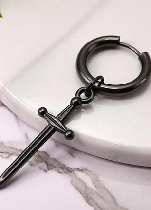 Чорна сережка-кільце з підвіскою меч з титанової хірургічної сталі
