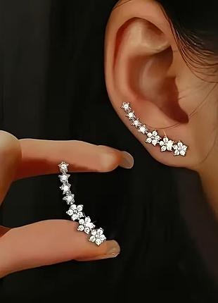 Женские серьги-гвоздики кафы из нержавеющей стали с цветочным узором и пайетками серебристые 2.1 см