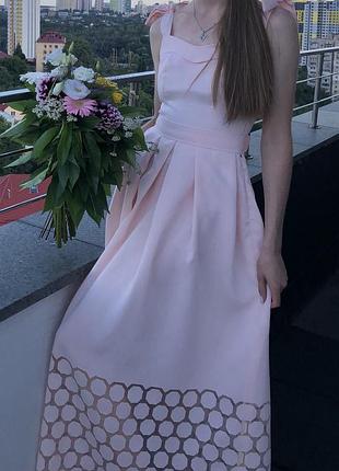 Ніжна лляна сукня