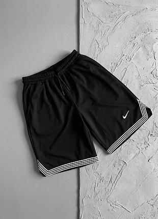 Чоловічі шорти nike чорні