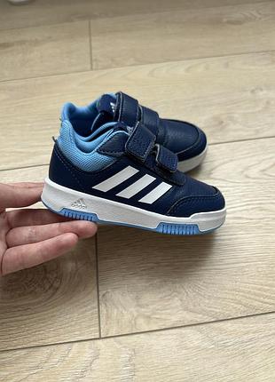 Кроссовки adidas размер 23
