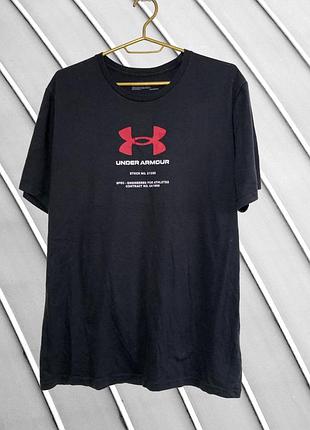 Чоловіча футболка under armour розмір m l оригінал чорна літня легка футболка прямого крою з написом на грудях та спині андер армор стан чудовий m l