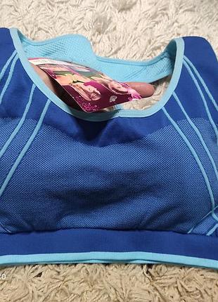 Спортивный топ , бесшовный топик для спорта с плотными чашками с-м