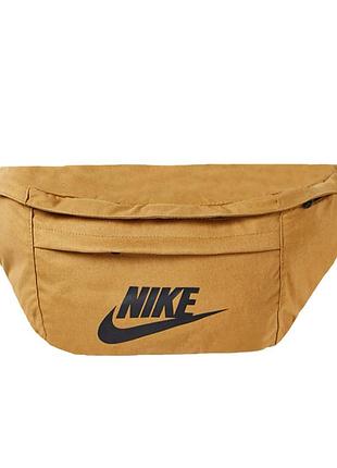 Большая бананка на груди nike tech hip pack. большая поясна сумка слинг. найк сумка кросс боди через плечо