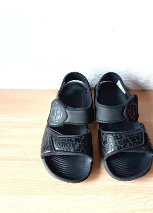 Класні босоніжки сандалі adidas 30 р. устілка 19 см.