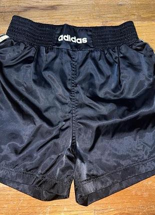 Мужские спортивные шорты adidas в очень хорошем состоянии, размер s.