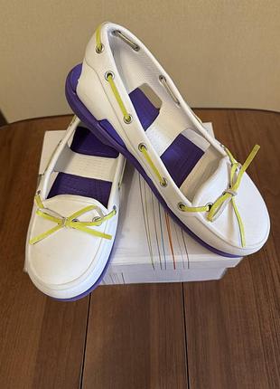 Белые балетки crocs beach line w8