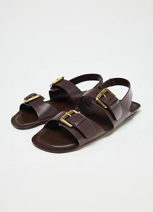 Кожаные сандалии с пряжками zara