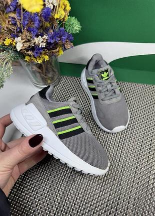 Оригинальные кроссовки adidas