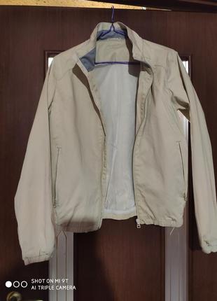 Куртка-вітровка