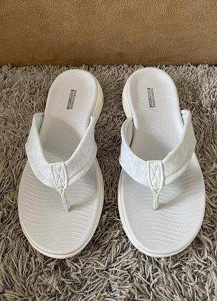 Вьетнамки skechers