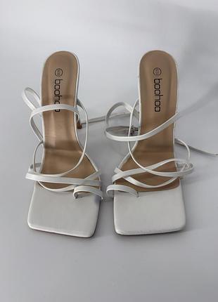 Босоніжки білі boohoo