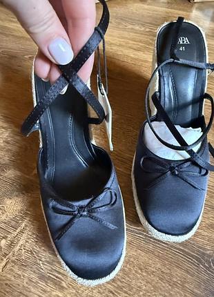 Сатинові босоніжки zara на платформі