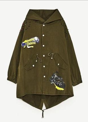 Стильна вітровка з капюшоном парка шипи аплікація zara бавовна розмір s