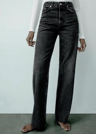Графитовые джинсы с необработанным краем и эффектом варенок от zara