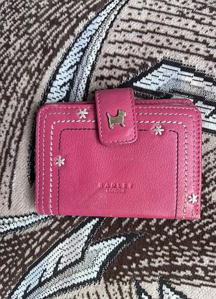 Розовый кожаный кошелек radley london с изображением собаки