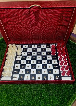 Винтажные дорожные шахматы travelling chess house martin (англия, 1960-ти)
