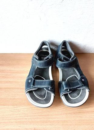 Отличные кожаные босоножки clarks 33.5 р. стелька 22 см