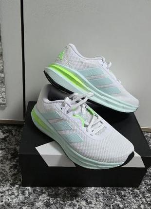 Женские спортивные кроссовки adidas, размер 40