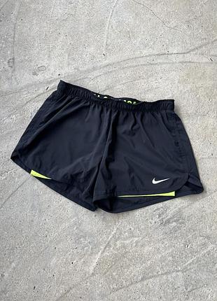 Спортивні шорти для бігу nike