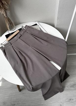 Бежеві широкі щільні штани палаццо на защипах брбки wide leg тауп
