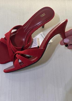 Шльопанці zara червоні