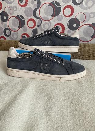 Оригінальні замшові кроси від fred perry