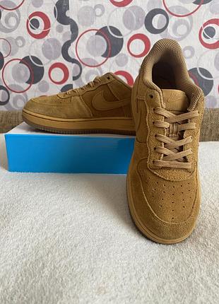 Оригінальні замшові кросівки nike air