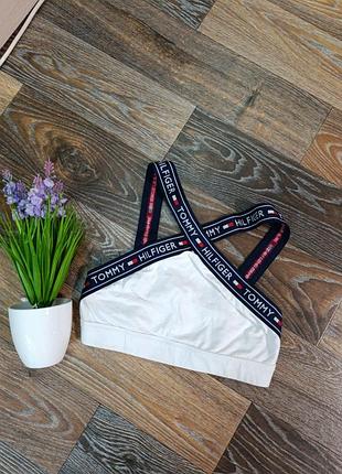 Топ від tommy hilfiger