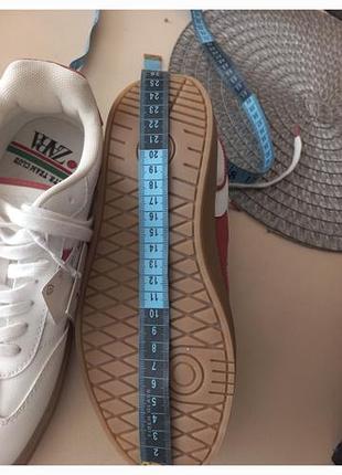 Продам новые кроссовки от бренда zara