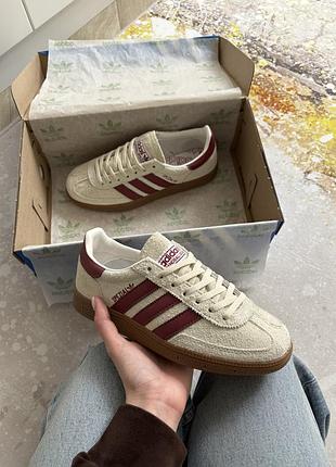 Женские кроссовки adidas handball spezial off white collegiate burgundy