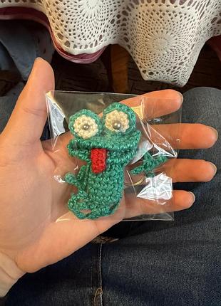 Вʼязаний брелок crazy frog