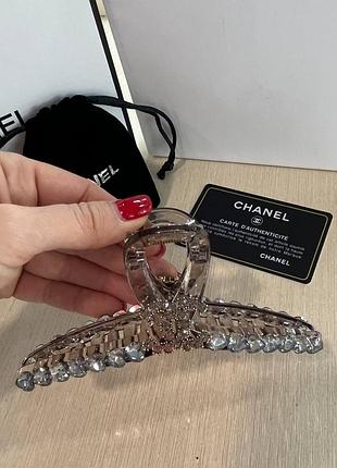 Крабик для волосся шанель в камінцях з лого