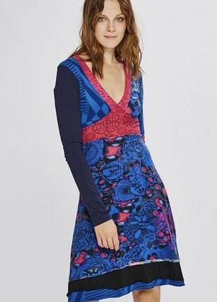 Яркое трикотажное платье от испанского модного бренда desigual