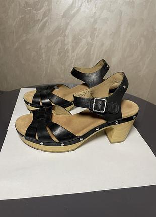Босоніжки жіночі clarks, 38 розмір