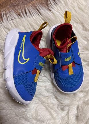 Еластичні дитячі кросівки nike flex runner 2 у яскравому синьому кольорі 22 рр 13.5 см