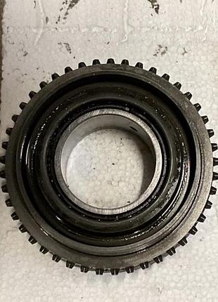 Бу шестерня 4 передачи первичного вала кпп nd0 renault nissan 322708h506 38 z.