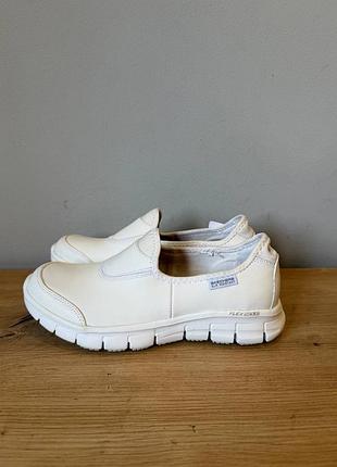 Skechers комфортні шкіряні кросівки