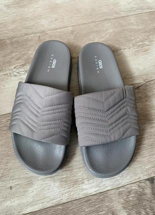 Сірі тапки /шльопанці сандалі asos design