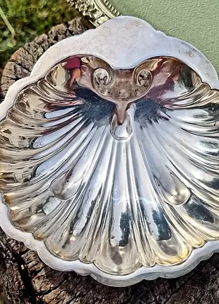 Старинная изысканная икорница, глубокое серебро.