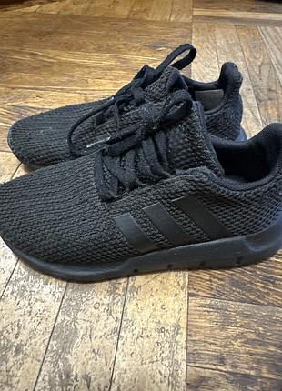 Кросівки adidas