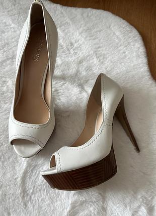 Туфлі жіночі з відкритим носком guess