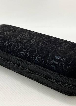 Футляр для сонцезахисних та коригуючих окулярів з написами та мʼяким підкладом всередині на блискавці