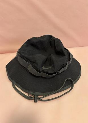 Панама nike apex dri-fit bucket hat у чорному кольорі