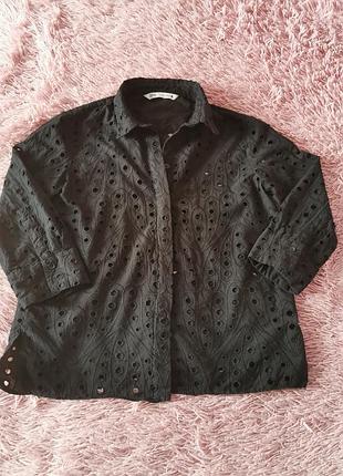 Черная рубашка из прошвы бренда zara